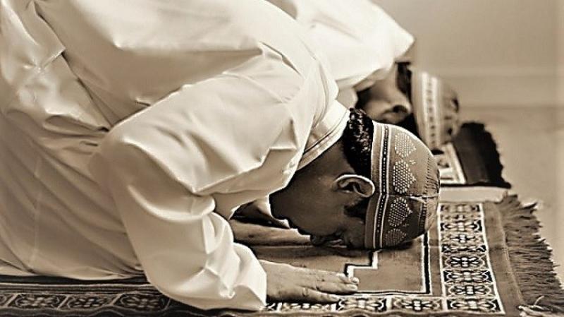 هل يفسد صيام شخص لا يصلي في رمضان.. الإفتاء تجيب