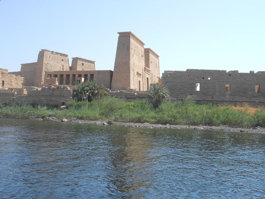 294770-معبد-فيله-وسط-النيل.JPG