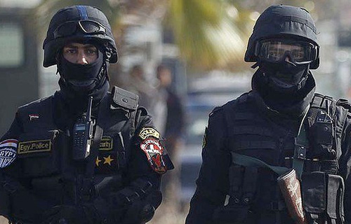 عنصران من الشرطة المصرية