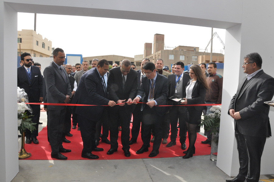 محافظ الجيزة خلال إفتتاح أحد المصانع بمدينة 6 أكتوبر