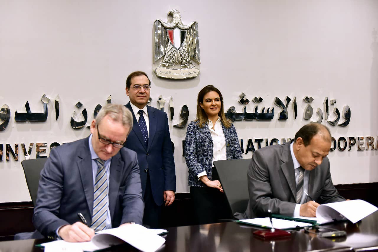  مصر توقع مع البنك الأوروبى اتفاقا للاستثمار في مشروع كفاءة الطاقة
