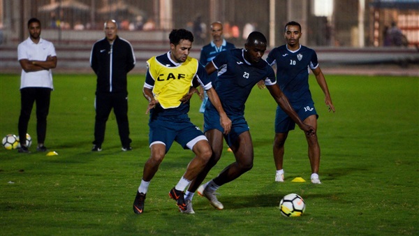 جروس يعنف مدافعي الزمالك على أخطاء سموحة