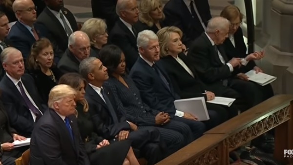 رد فعل "ترامب" تجاه هيلاري كلينتون في جنازة بوش الأب