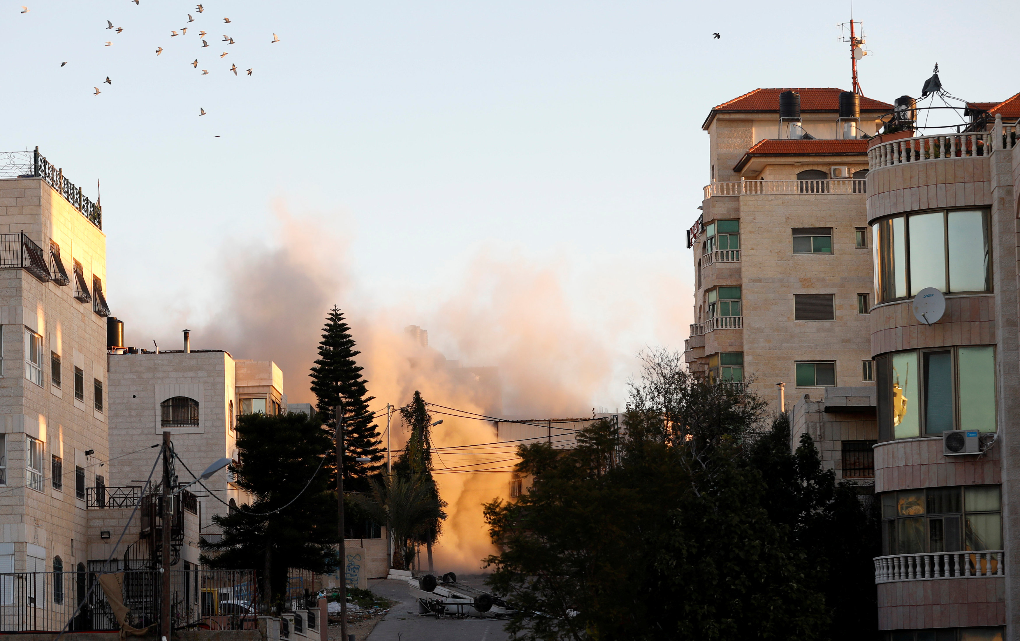 جيش الاحتلال يفجر منزل أسير فلسطينى متهم بقتل جندى إسرائيلى