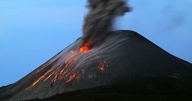 ثوران بركان كراكاتو فى إندونيسيا