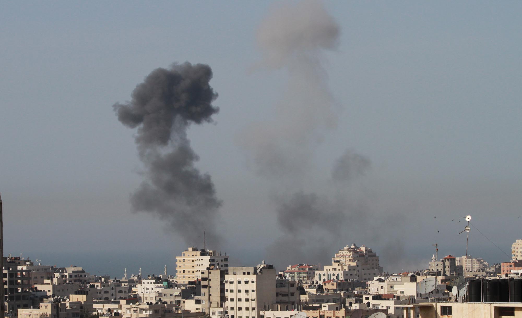 طائرات إسرائيلية تشن غارات على قطاع غزة