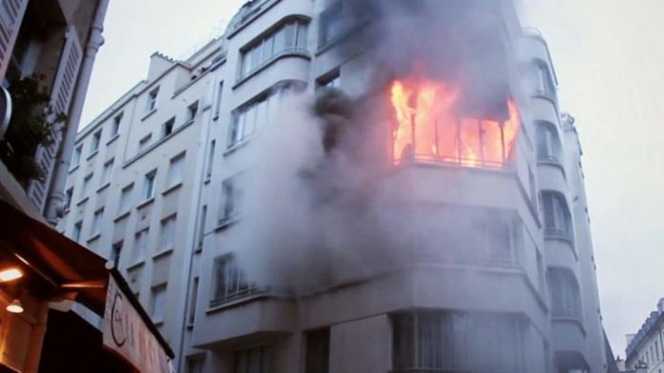 صورة من الحريق في المبنى السكني