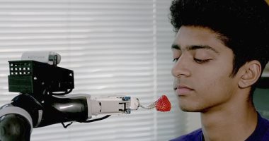 تطوير روبوت في الولايات المتحدة يساعد في إطعام المعاقين