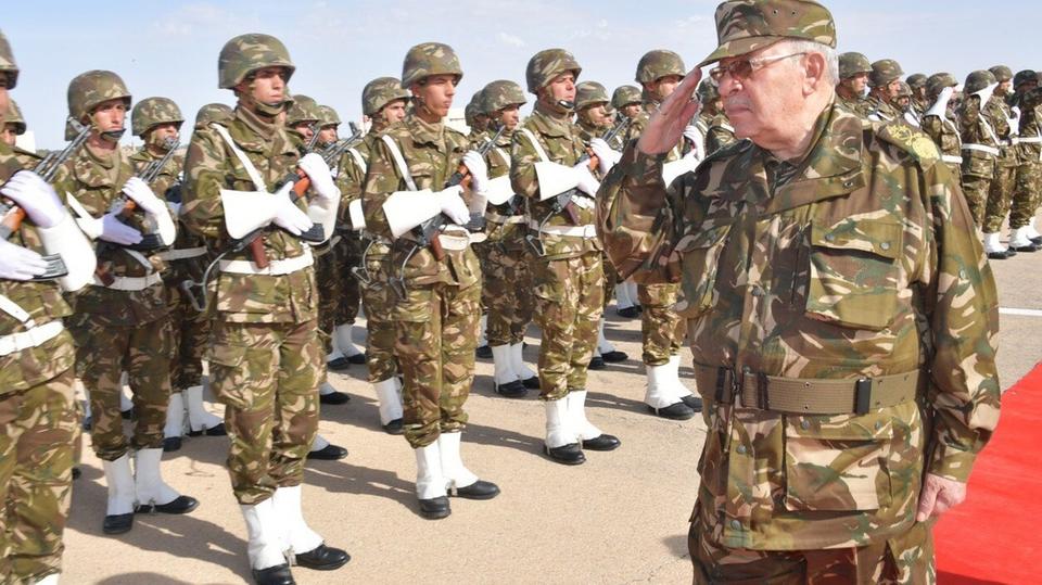 الفريق قايد صالح رئيس أركان الجيش الجزائري نائب وزير الدفاع