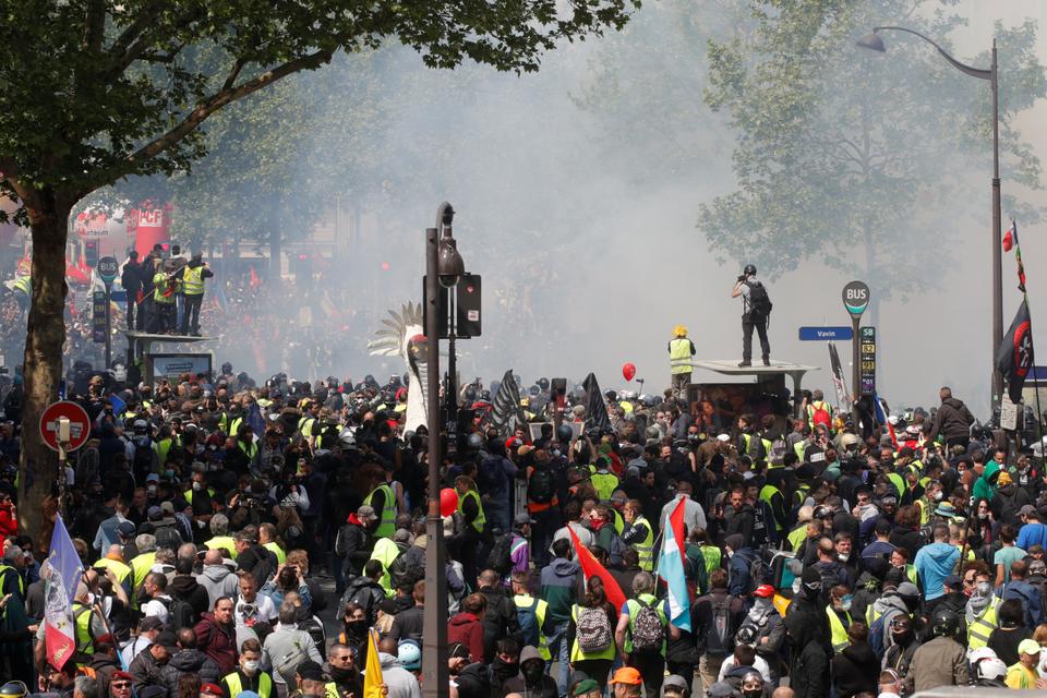 مسيرات عمالية في باريس