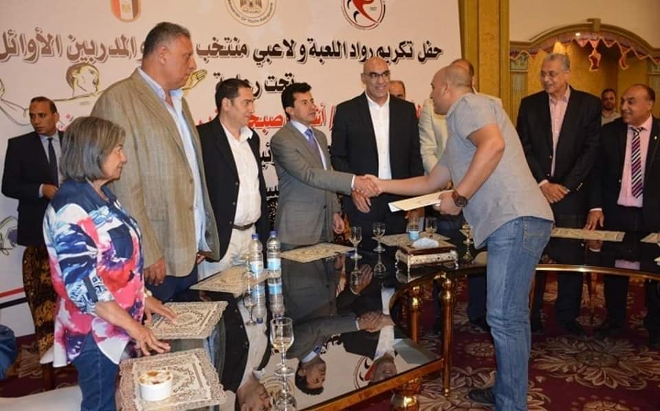 وزير الرياضة يشهد تكريم لاعبي مصر لكرة اليد