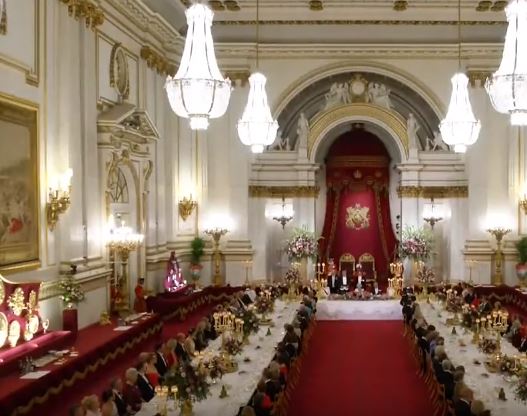 الملكة إليزابيث تقيم مأدبة عشاء على شرف ترامب