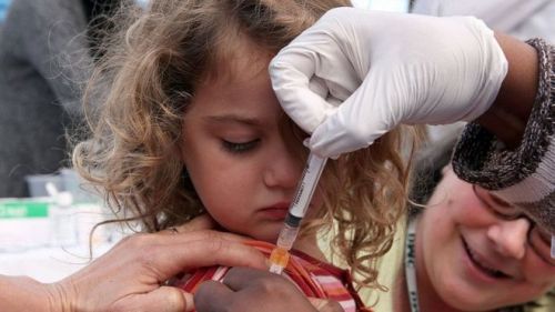 ما هو اللقاح «غير الحلال» المثير للجدل في بريطانيا؟