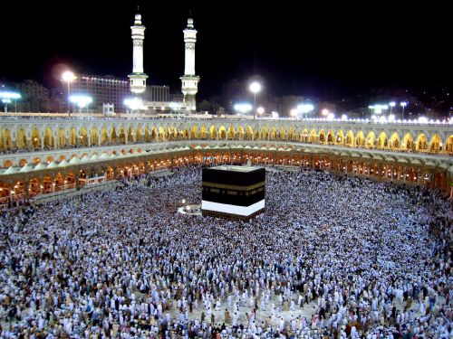 بالشغف والفرح يتهيأ المسلمون لاستقبال أول أيام عيد الأضحى غدا