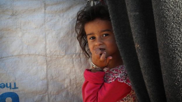 طفلة في مخيم خازر
