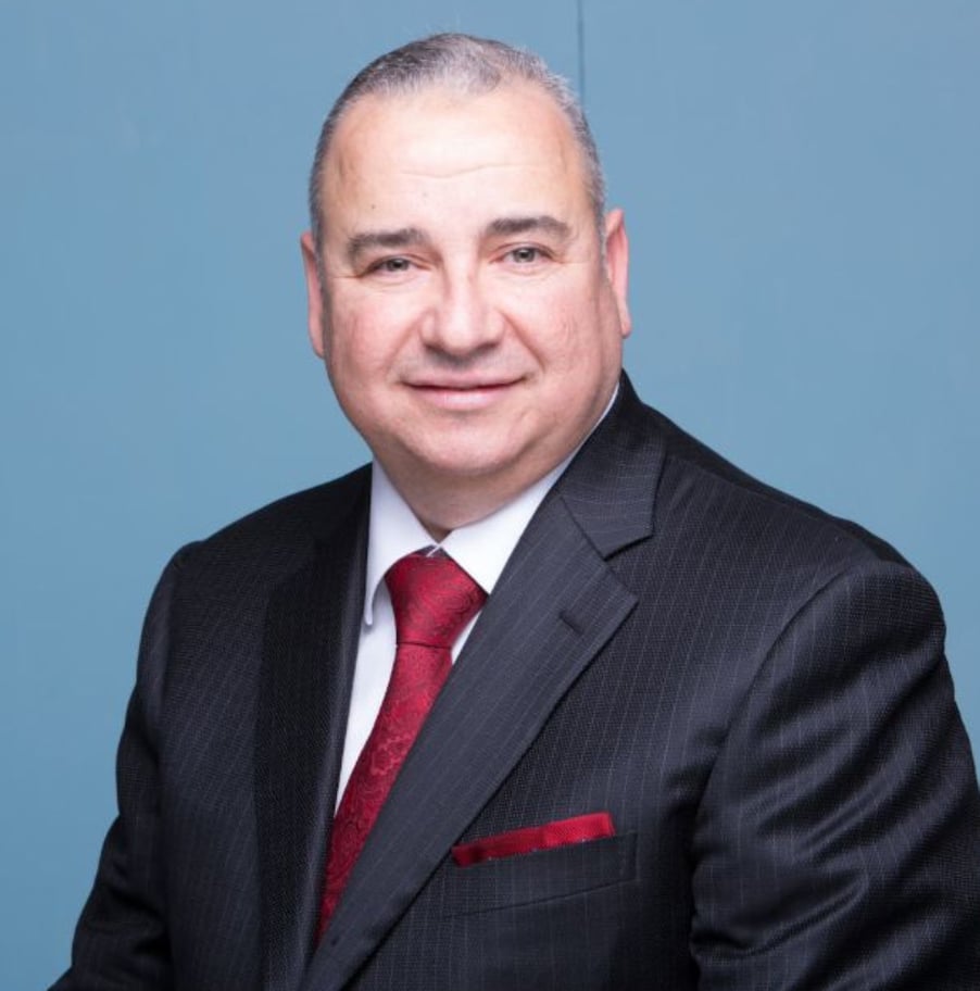 الدكتور محي حافظ رئيس لجنة الصحة والصناعات الدوائية