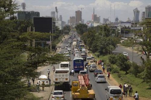 السيارات المستعملة.. حل مشاكل النقل بأفريقيا على حساب «الهواء النقي»