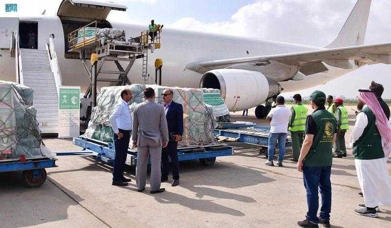 الطائرة الإغاثية السعودية العاشرة تصل إلى جمهورية باكستان الإسلامية