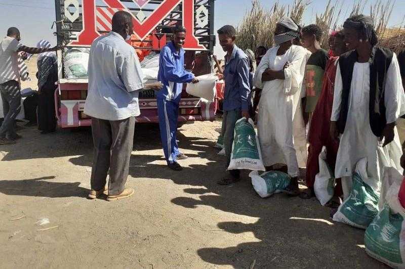مركز الملك سلمان للإغاثة يوزع 265 سلة غذائية بولاية الخرطوم السودانية