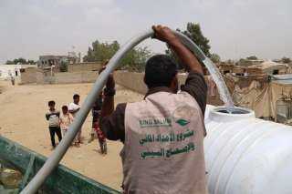 مركز الملك سلمان للإغاثة يضخ مياه لمخيمات النازحين في محافظات حجة وصعدة والحديدة خلال أسبوع