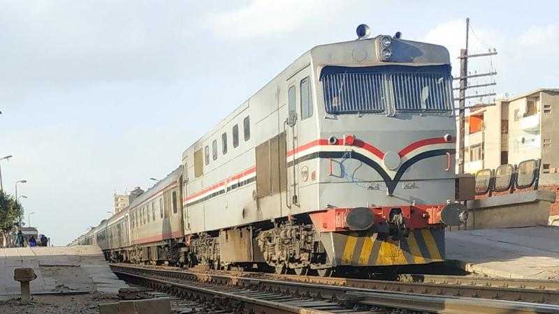 اتجمعو عليه و رموه تحت القطر .. طالب يروي تفاصيل الحادث الذي تعرض له