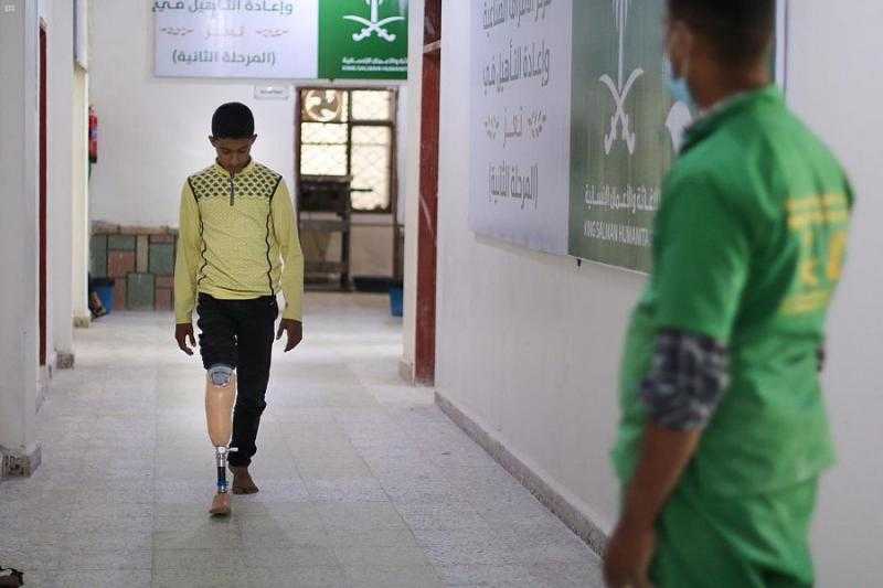 مركز الملك سلمان للإغاثة يدعم مراكز الأطراف الصناعية ويقدم خدمات طبية وينفذ تدخلاً طارئًا لإغاثة المتضررين من الحرائق في محافظات اليمن