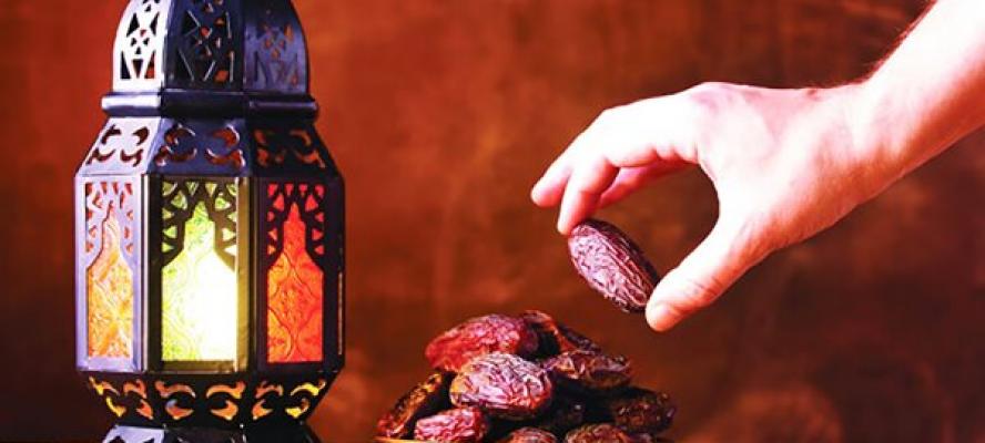شم الطعام عمداً يفطر؟ .. عضو مركز الأزهر العالمي للفتوى يجيب علي جميع الأسئلة التي يبحث عنها الصائم
