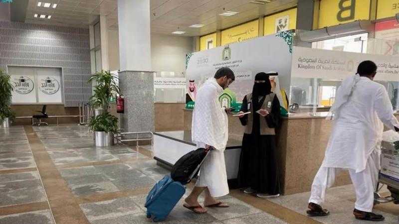 وزارة الشؤون الإسلامية توزع أكثر من 75 ألف مطبوعة علمية توعوية للحجاج بمطار الملك عبدالعزيز بجدة