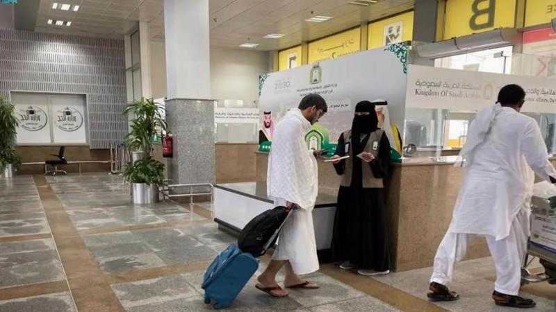 وزارة الشؤون الإسلامية توزع أكثر من 75 ألف مطبوعة علمية توعوية للحجاج بمطار الملك عبدالعزيز بجدة