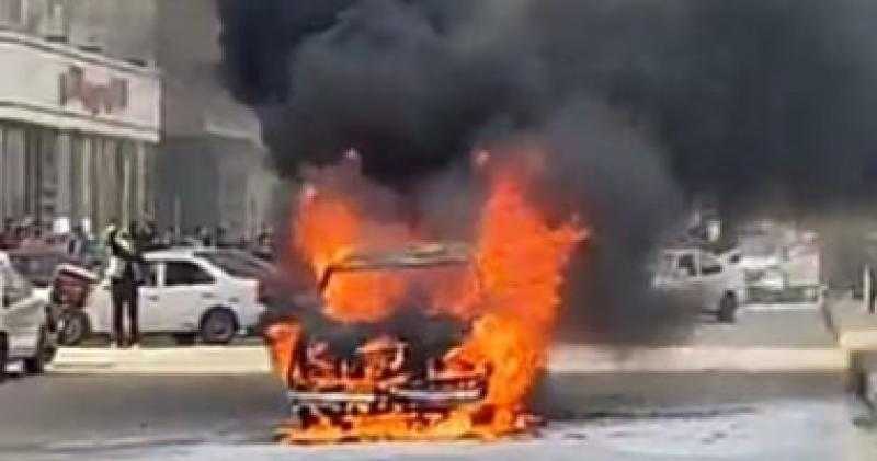 اشتعال حريق فى سيارة ميكروباص أمام مدرسة السعيدية بالجيزة