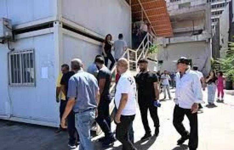 اقتحام مؤسسة كهرباء لبنان اعتراضًا على ارتفاع الفواتير