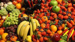 مفاجأة في انخفاض أسعار الخضار والفاكهة في سوق العبور