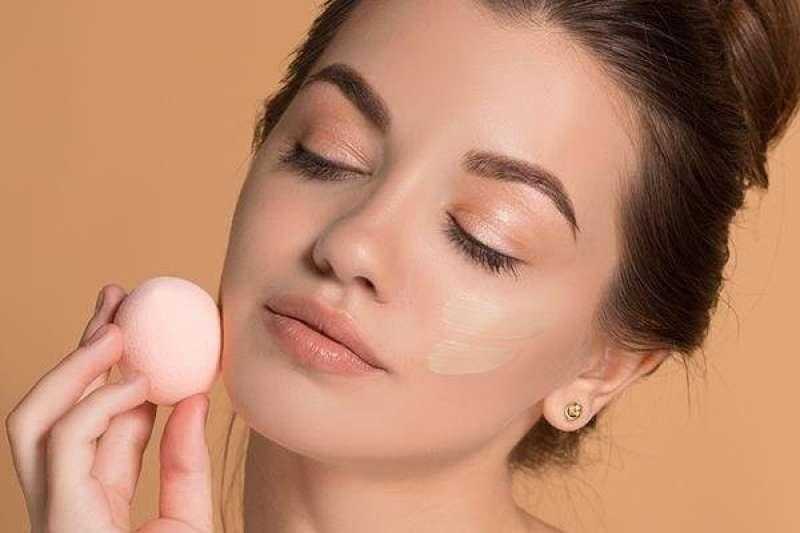 5 حيل مكياج تمنحك بشرة مثالية خالية من العيوب