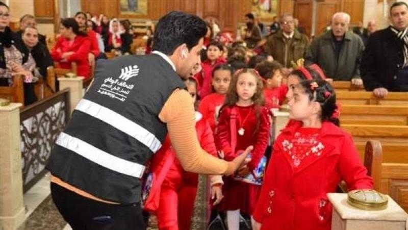 التحالف الوطني يشارك في احتفالات رأس السنة بتوزيع هدايا تذكارية ببورسعيد
