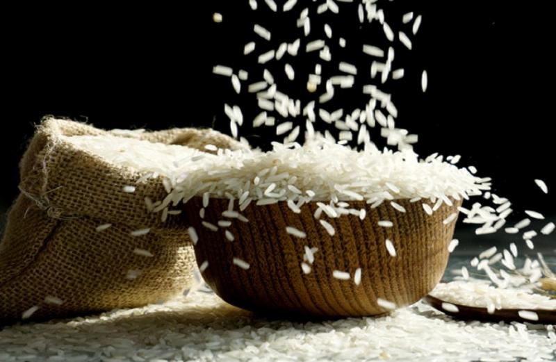 كيف نميز بين الأرز المزيف والطبيعي