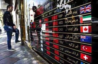 العملة الإيرانية تهوي لمستوى قياسي أمام الدولار