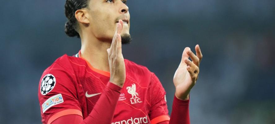 بعد صلاح.. فان دايك يمدد عقده مع ليفربول رسميا