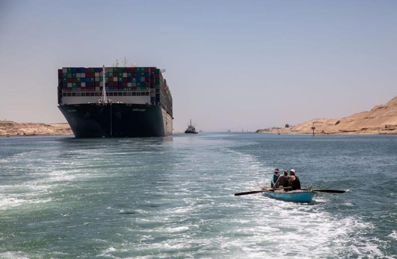 تحويلات المصريين وإيرادات السياحة تعوض عن تراجع دخل قناة السويس