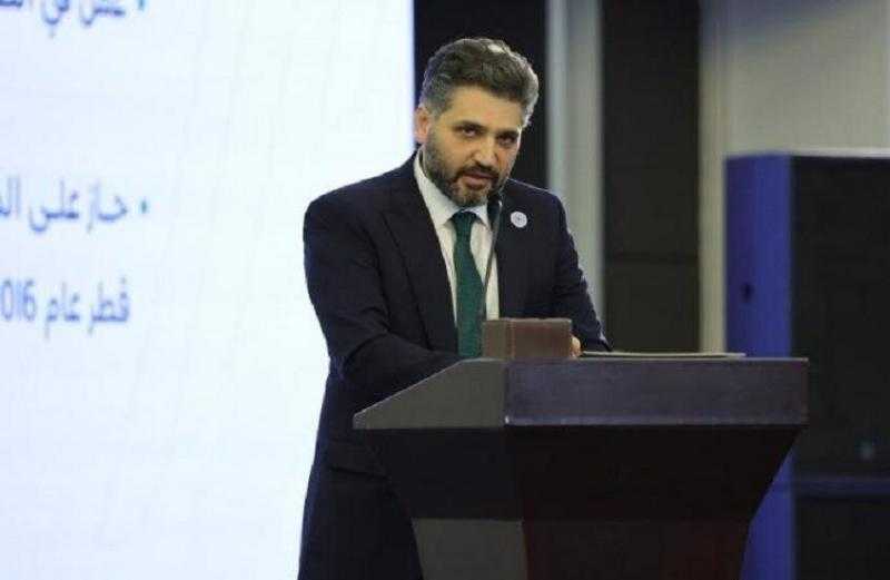 فنان سوري يثير الجدل بعد تعليقه على لقاء وزير الثقافة مع طفل