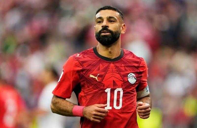 محمد صلاح يستمتع بعطلته الصيفية علي البحر ويستعرض لياقته البدنية